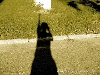 影子夜晚,街灯明了盲孩子有了一个影子突然,影子说话了"你好,你为什么