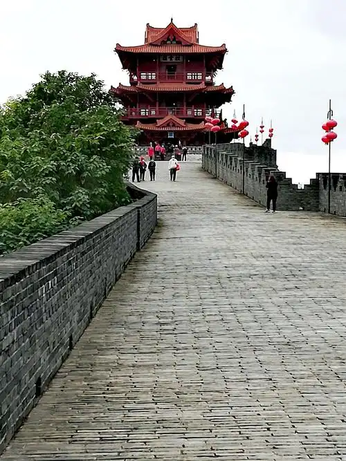 走进古端州 登上宋城墙