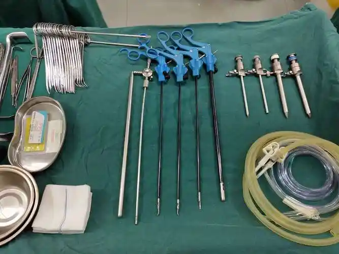 二,腹腔镜器械摆台         器械的摆放(分好主次位置)