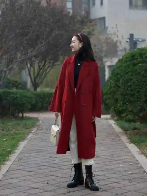 这些才是红色大衣的正确搭法经典稳重又有气场让你美出新高度