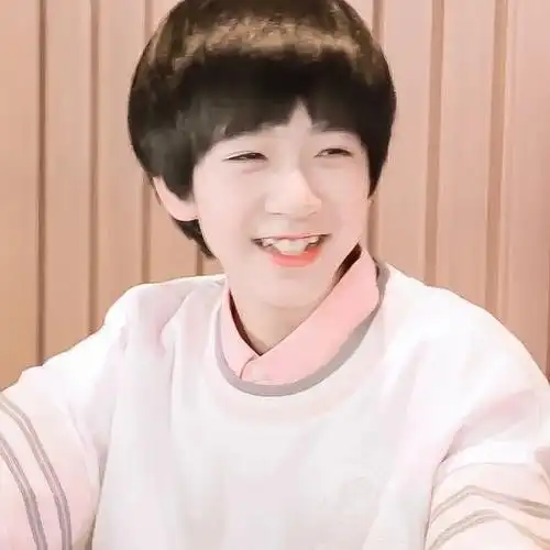 求一些贺峻霖大笑起来的图