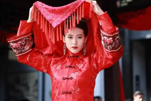 《战狼·战狼》叶童变身飒爽女司令 丹琳尝试女扮男装