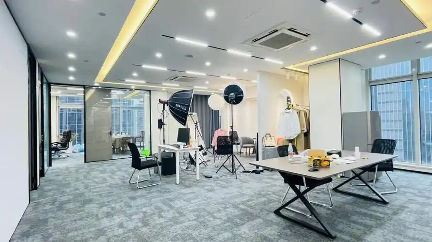 300方直播办公场地出租,有6个直播场景,精装修,实景拍摄;#直播间