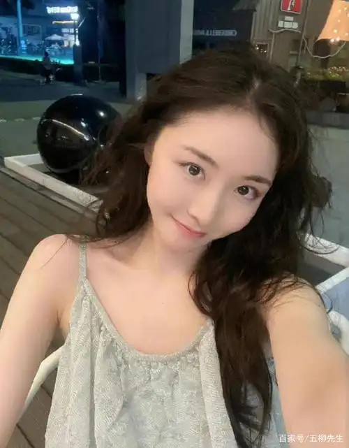 霍尊女友晨露个人资料陈露深夜发文表示霍尊背叛感情