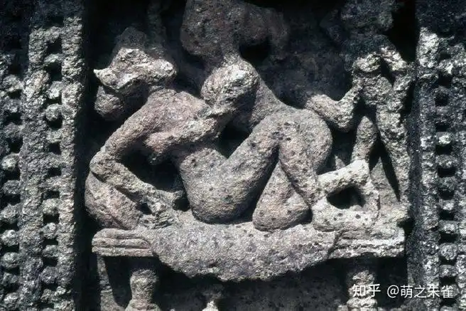 尼泊尔寺庙里,两性交配的雕塑