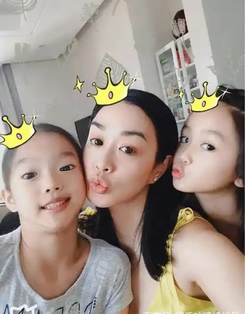 钟丽缇怀孕变胖?上围丰满衣服都要撑破了!_爱情_孩子_皮肤