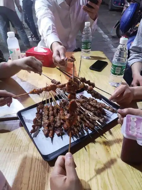 6个人吃了600块钱烧烤太嗨皮啦不认真跑跑,真的太罪恶啦