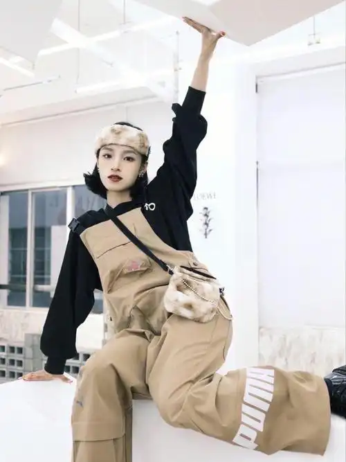 日常穿搭  #早春穿搭  #拍照如何摆pose  #来拍照了