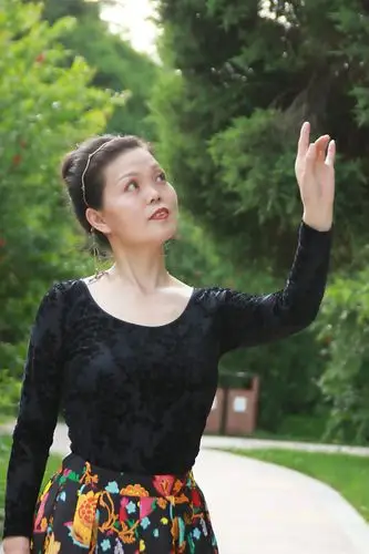 其它 美人在时花满堂,至今三载闻余香 写美篇中年的女人,已不再有着