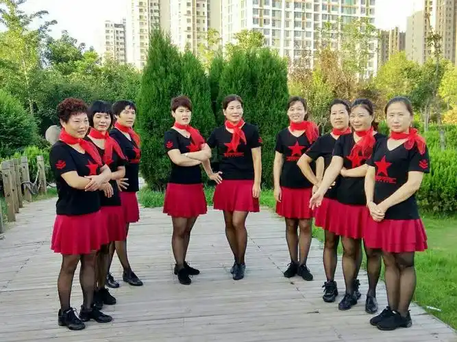 水兵舞～《雪山姑娘》十一人变形队