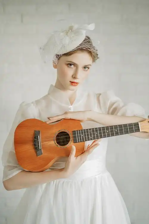 尤克里里女孩 - lanthe蓝希 - 图虫