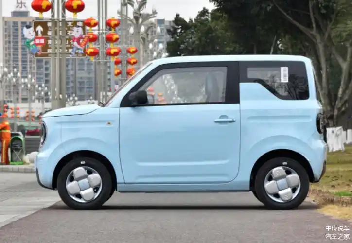 吉利汽车推出新款熊猫mini龙腾版,售价不到4万元