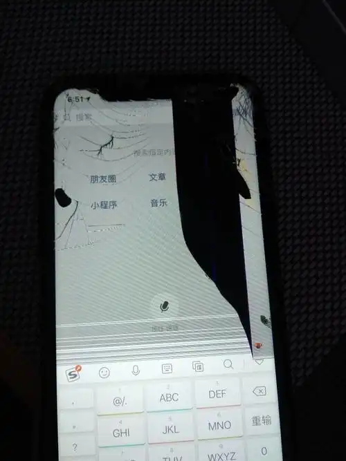 结果就是我的手机内屏漏液了hhhh修这大几百块钱.还是我刚换的手机.