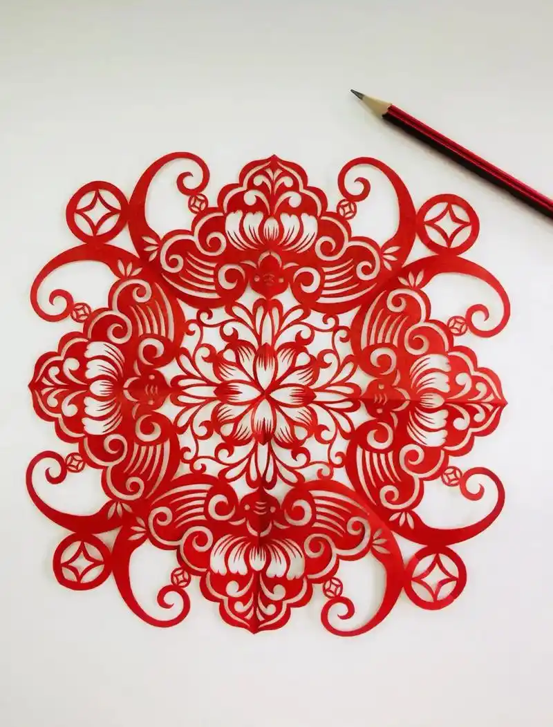 学剪纸从临摹开始 我出稿 你临摹.蝙蝠是福,铜钱是财,花开是 - 抖音