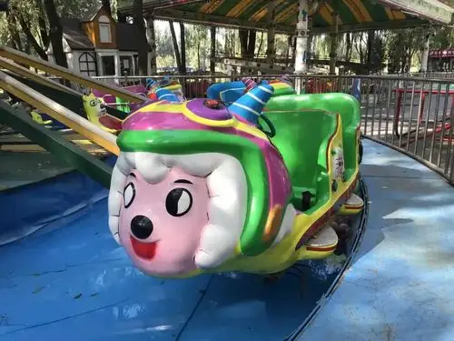 欢乐喷球车 这里有喜洋洋,村长,都是令人熟悉的面孔,不一样的地方就是