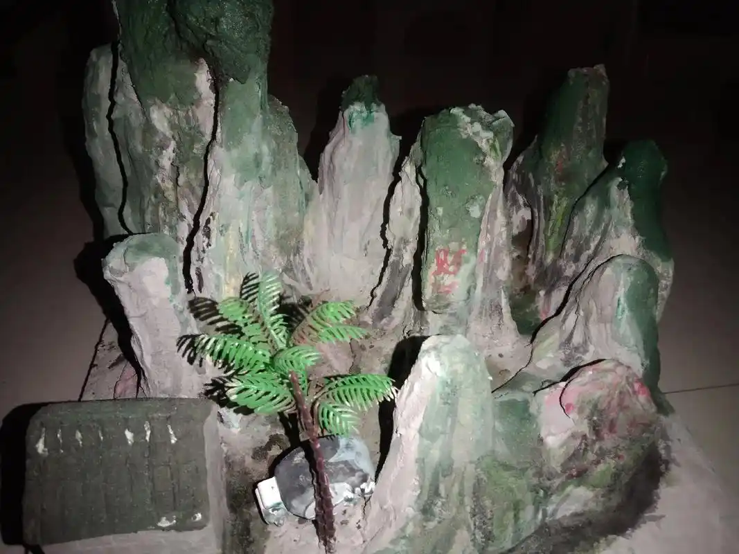 微型假山 - 专业假山.假树,溶洞,浮雕,仿木栏杆制作 - 抖音