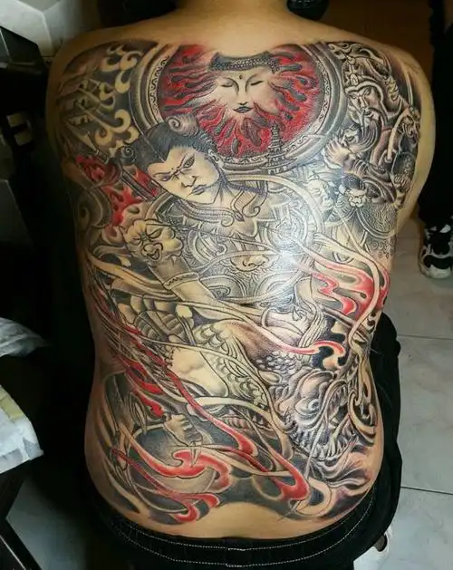 满背哪吒纹身图片_背部老传统纹身图案