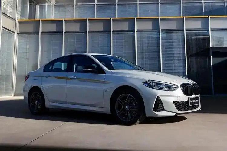 据媒体报道,国产华晨宝马最便宜车型1系三厢轿车(f52)现已正式停产