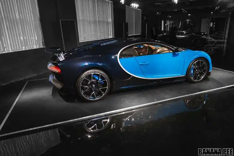 遇见国内第一台布加迪 chiron!