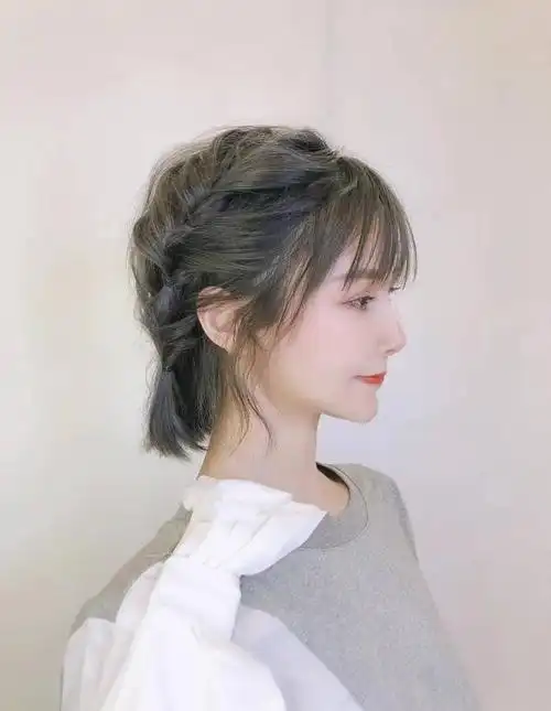 头部的独特形状是复古和小甜美视觉冲击的视觉,头发更加美丽,并制作一