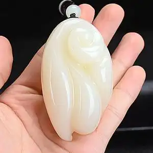 和田玉羊脂白玉籽料把玩件图片