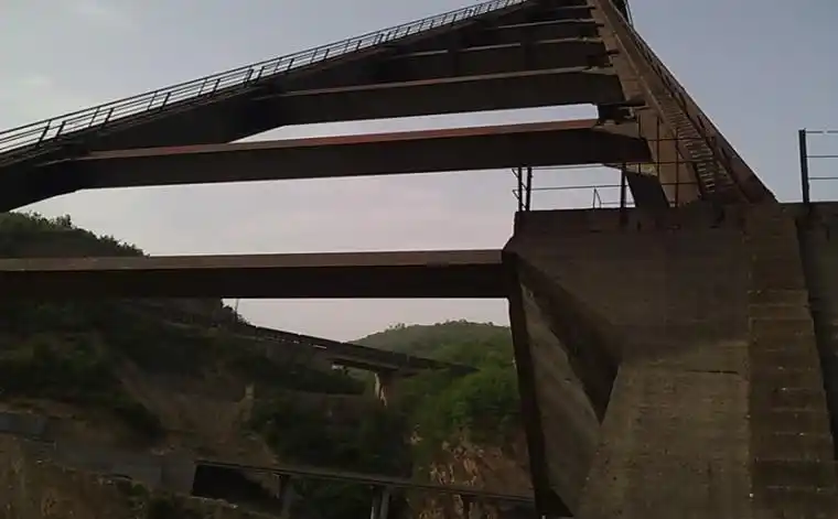 钢梁斜腿刚架桥施工技术简介(ppt)