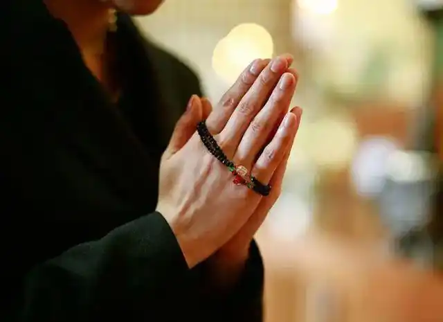 广东男子一心向佛,抛弃家人和千万家产,剃度后,妻子:再无来世