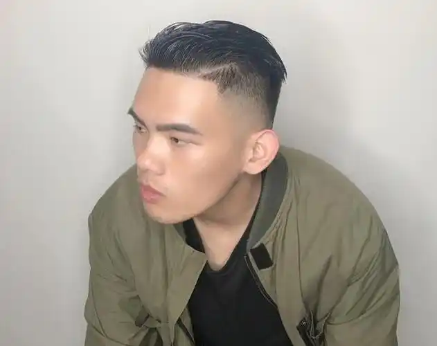 男生留"背头"发型太帅了,今年夏天剪背头,清爽,时尚,不油腻