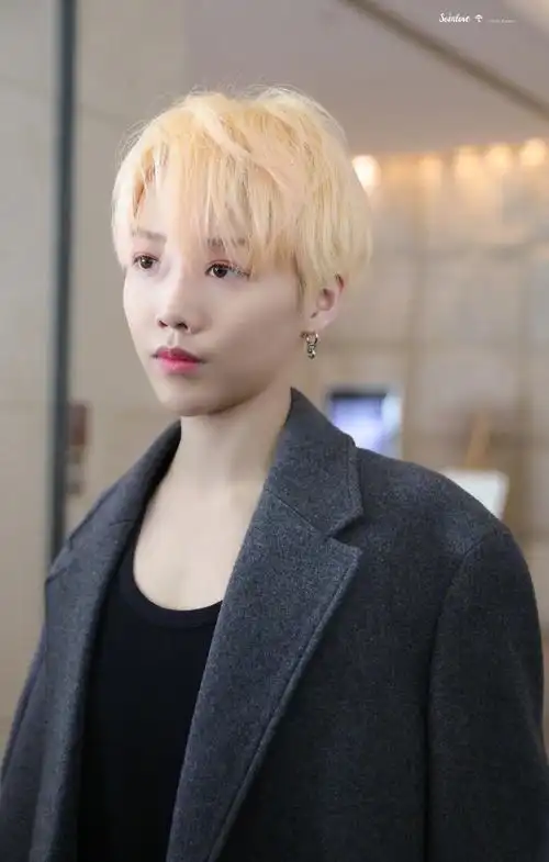 为刘雨昕的金发疯狂打call,冷白皮真的好适合这个发色!