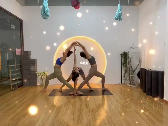 瑜伽体式拍照  #三人瑜伽拍照体式