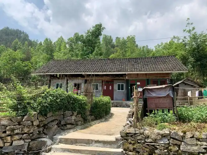 脱贫攻坚走基层沿河县杨家村旧貌换新颜美丽乡村入画来