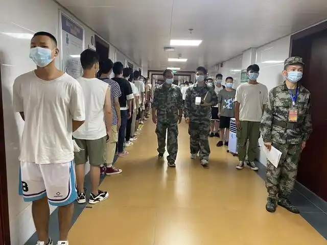 江永县组织"密封式"秋季征兵体检