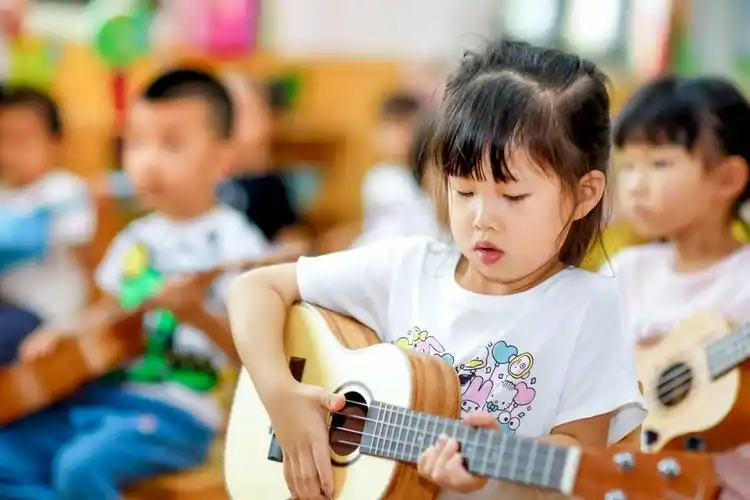 开学第一周快来看看我们蓓蕾佳尔幼儿园小朋友的多彩生活吧!