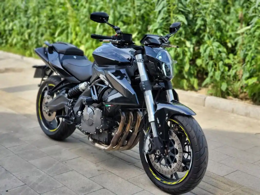 贝纳利黄龙600 2020年12月上牌才骑5900公里