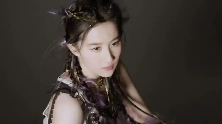 陈漫镜头下的刘亦菲,视频截图比精修更绝,跟她20出头时没差别