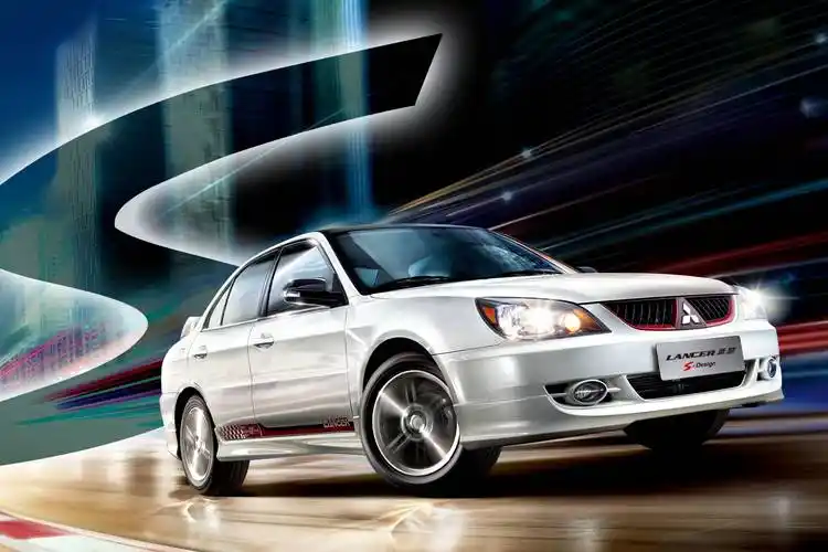 三菱汽车三厢轿车