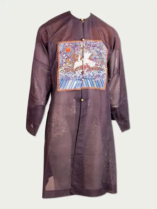 清朝官员服饰讲究多,穿戴需按官衔和品级,不容发生僭越错误