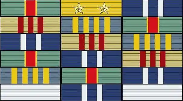 由于文职干部的肩章是六角宝相花,类似于少将军衔的五角星,所以往往