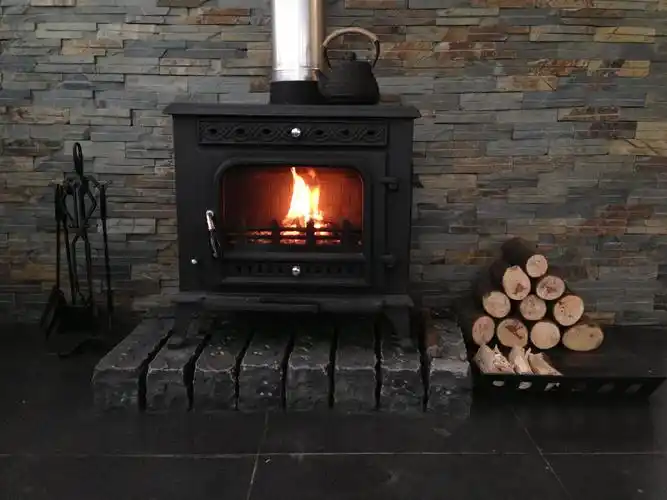 冬天淫雨霏霏的时候,烧着壁炉写代码,感觉如何?