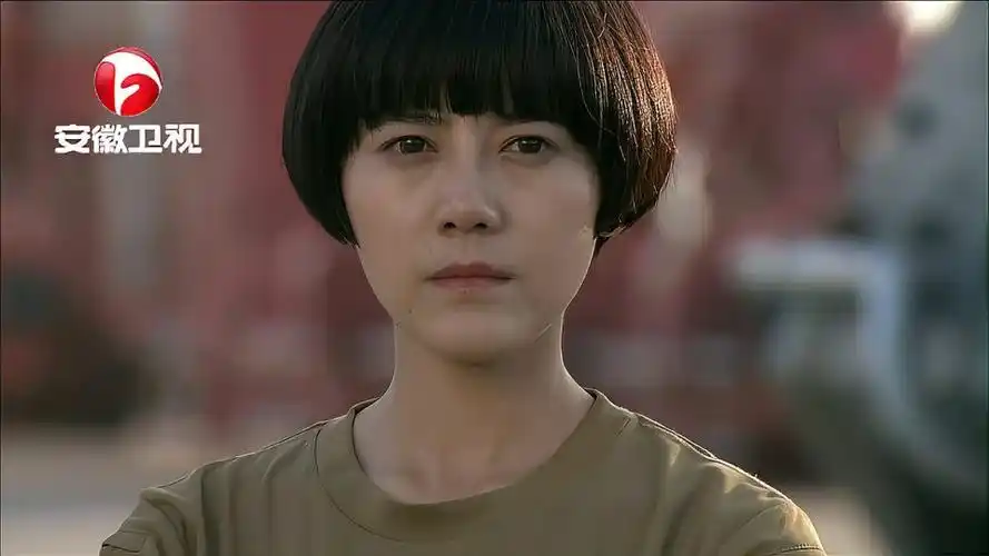 火凤凰雷战和谭晓琳恋爱阿卓心痛不已十几年暗恋化成泡沫