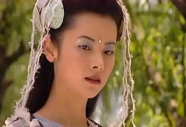 这部剧里杨明娜饰演的反派蚌精也美惨了.