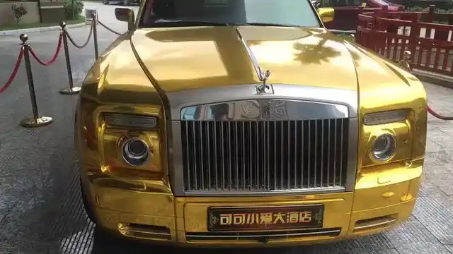 幻影-土豪金劳斯莱斯敞篷跑车!_中亚汽车网