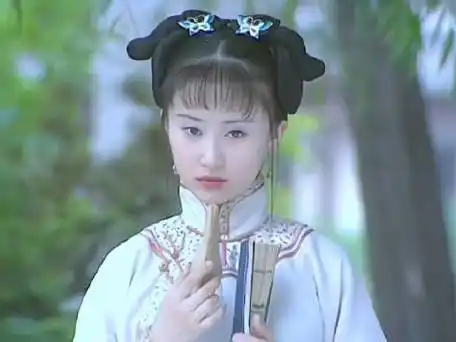 舒畅太美了,当年的舒畅才15岁,却能将善良的董鄂妃演绎的牵动