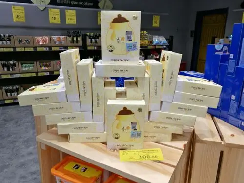 春雨面膜造型需要调整,整体摇摇欲坠且不美观