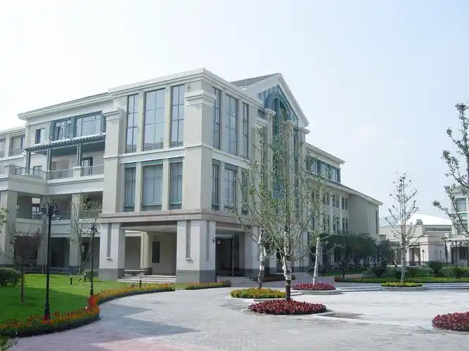 杭州绿城育华学校花园式校园风光