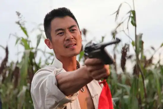 《红高粱》热播 黄轩朱亚文成新"男神"