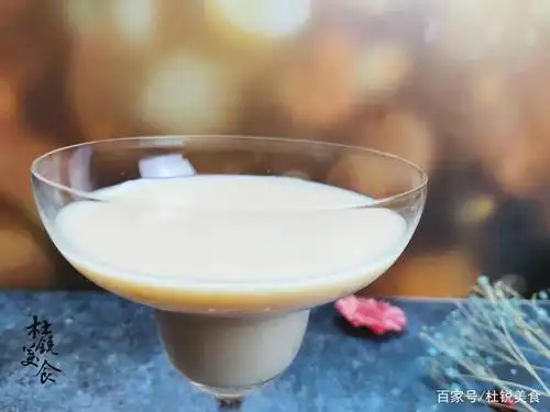 秋天的第1杯奶茶,爱就给她做1杯,暖暖的全是爱的味道