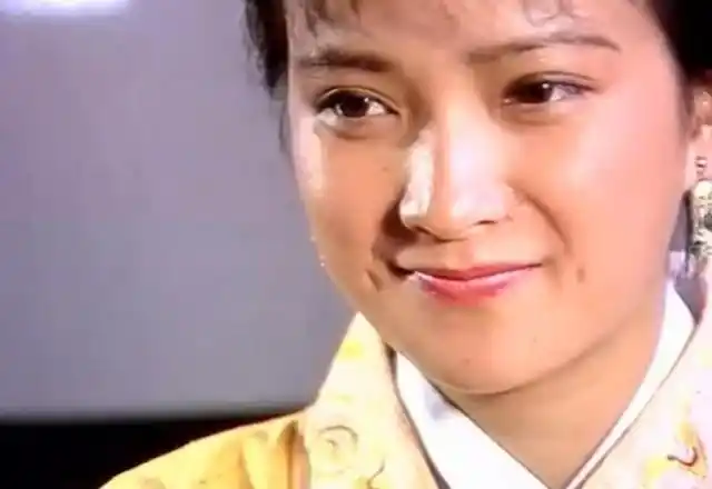 10,颜如玉扮演者黄超古语中的灯下美人就是这样吧!