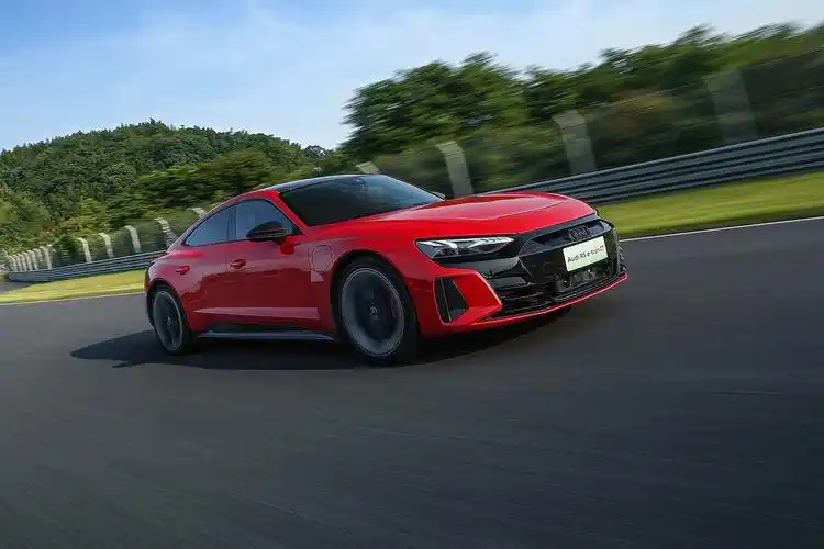 奥迪首款纯电gt跑车rs e-tron gt上市 售价146.88万元