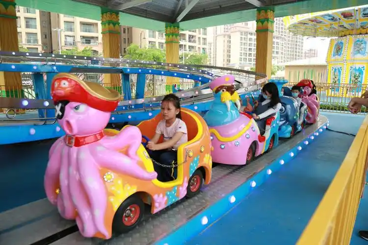 一入美景游乐园 男女老幼嗨翻天